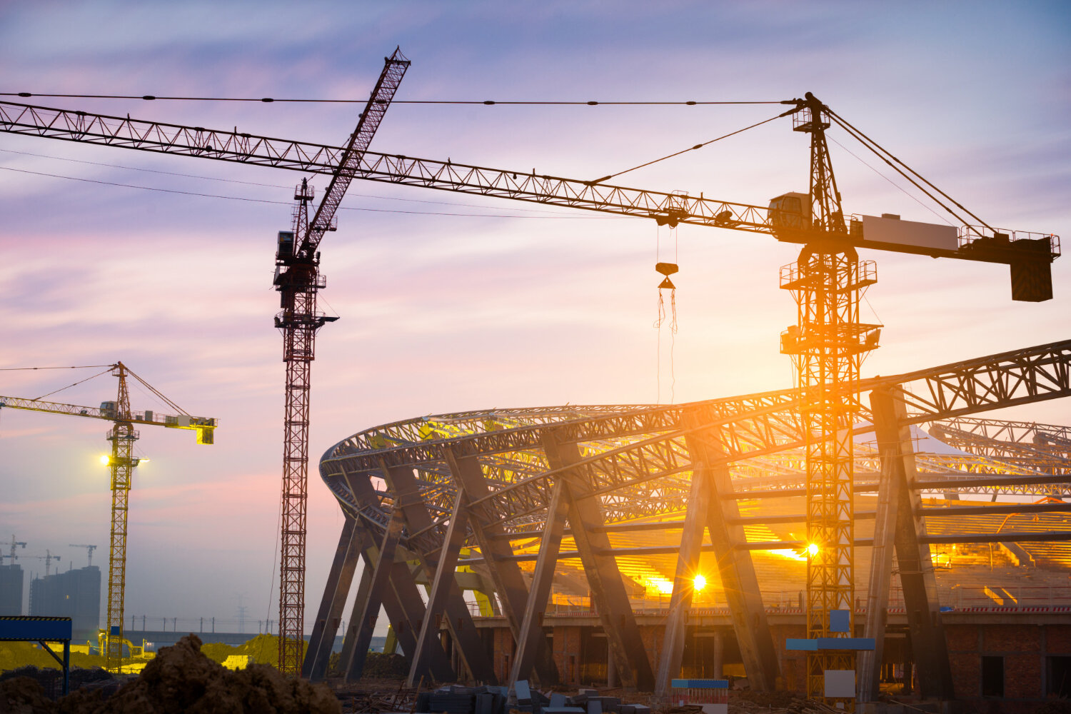 rsz_lots-tower-cranes-build-large-residential-buildings-night